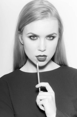 Yüzünde makyaj ile kız