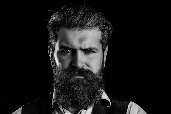 Uomo con barba lunga, baffi e capelli grigi — Foto Stock