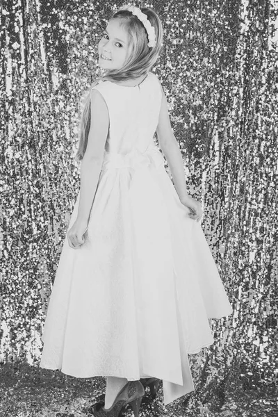 Little girl in white dress is posing in a beautiful studio — Stock Photo, Image