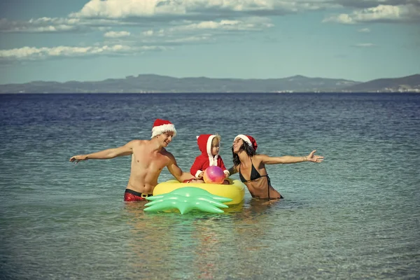 Santa gyermekek, szülők, karácsony. — Stock Fotó