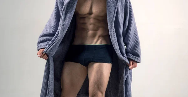 Modelo masculino en topless con hermoso torso. Gay en ropa interior para hombre y albornoz. Cuerpo y torso sexy. Concepto de ropa interior . —  Fotos de Stock