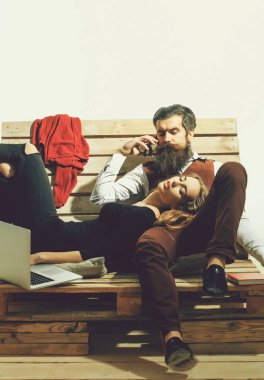 Genç çift birlikte vakit