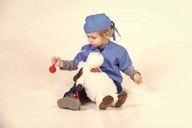 oyuncak hayvan ile tek tip oyun veteriner Doktor çocukta