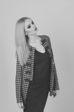 güzel kız makyaj giysi ve moda ceket ile