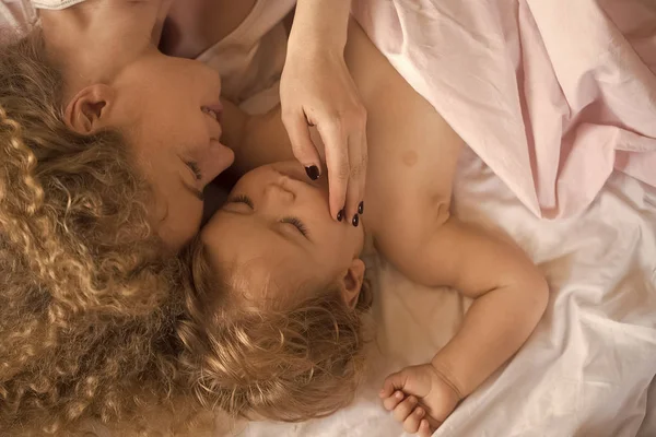 Mother with baby sleeping — Stock Photo, Image