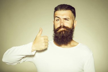 Sakallı adam süper hareketi ile