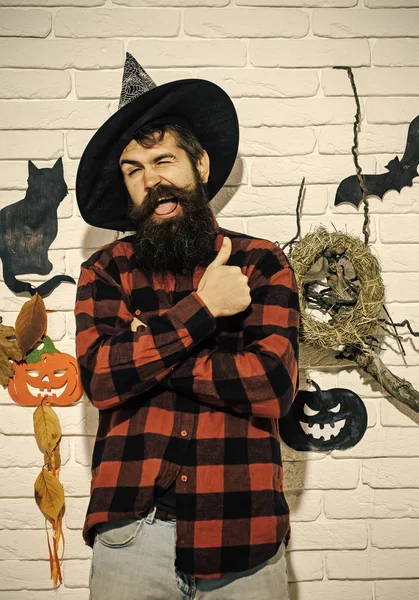 Halloween hipster con barba ammiccante in camicia a quadri — Foto Stock