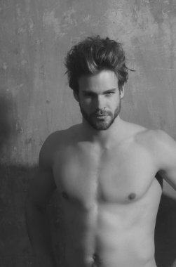 Sakal veya seksi kas maço yakışıklı adamla