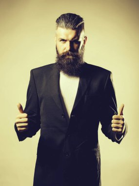 Ceketli sakallı yakışıklı adamı