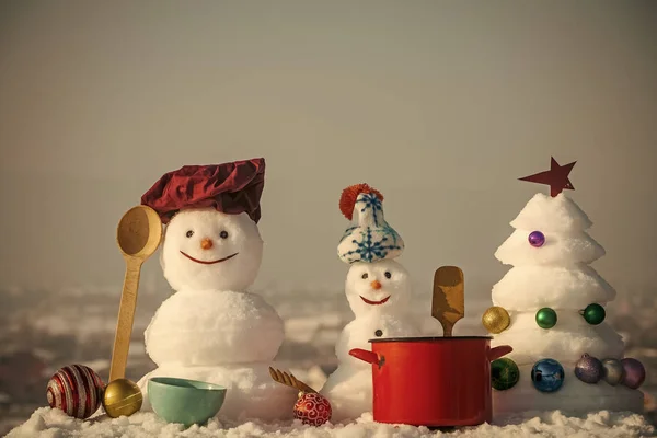 Chef muñeco de nieve de Navidad y árbol de año nuevo — Foto de Stock