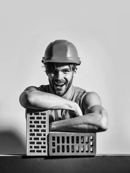 Sexy musculoso hombre constructor —  Fotos de Stock