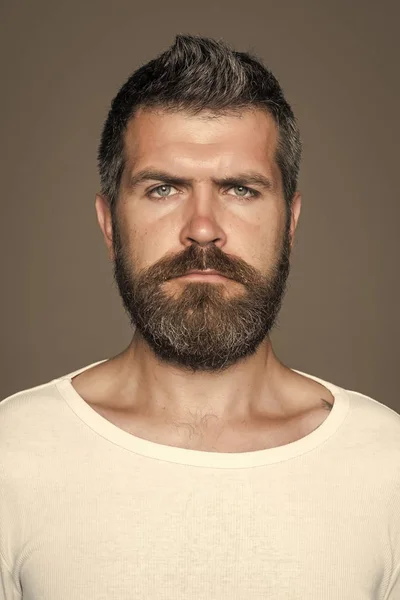 Άνθρωπος με μακριά γενειάδα και το μουστάκι. — Φωτογραφία Αρχείου