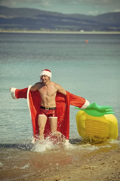 Neujahrsschwimmen am Strand. — Stockfoto