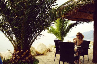 Beach Cafe güzel kız