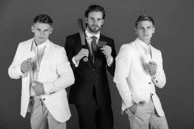 Bir grup insan kartvizit holding