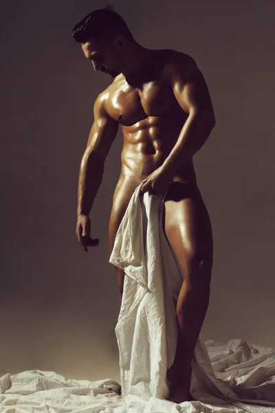 Bello nudo muscolare sexy bodybuilder — Foto Stock