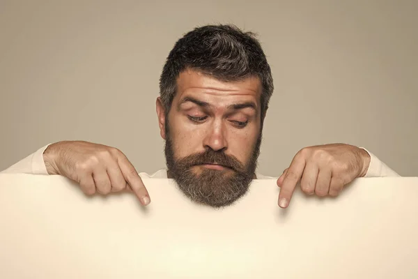 Hombre o barbudo sobre fondo gris . —  Fotos de Stock