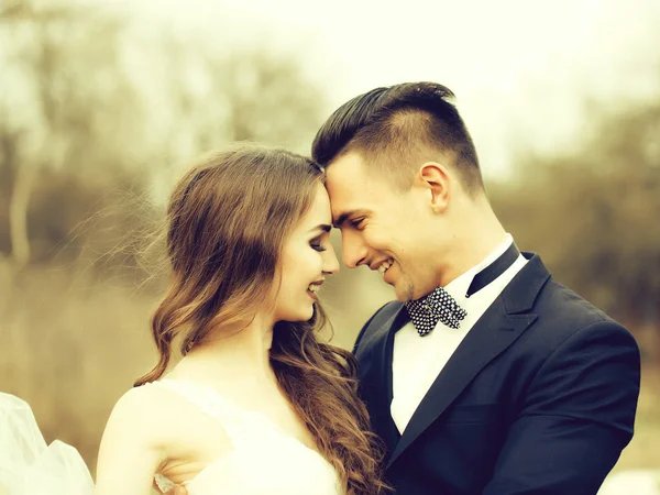 Happy wedding couple — Stock Photo, Image