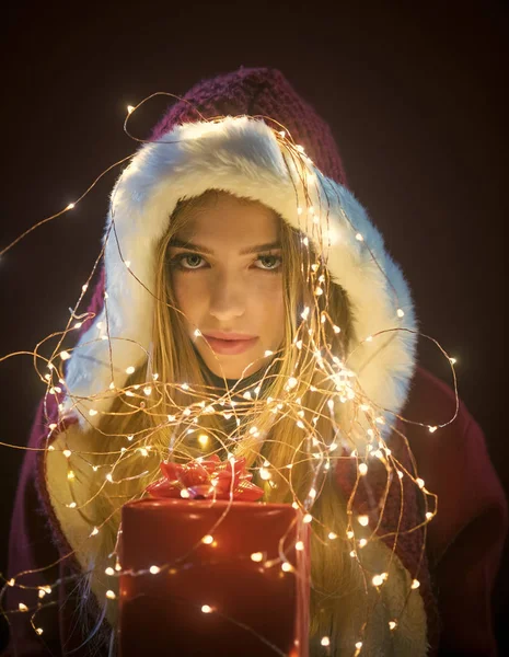 Santa girl with box in garland. — Stock Photo, Image