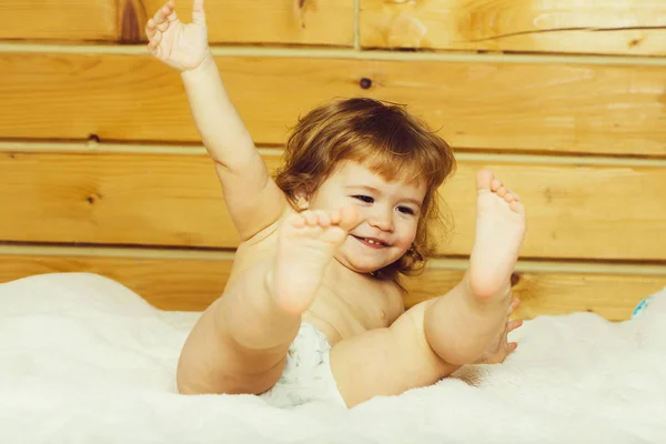 Pequeño niño feliz —  Fotos de Stock