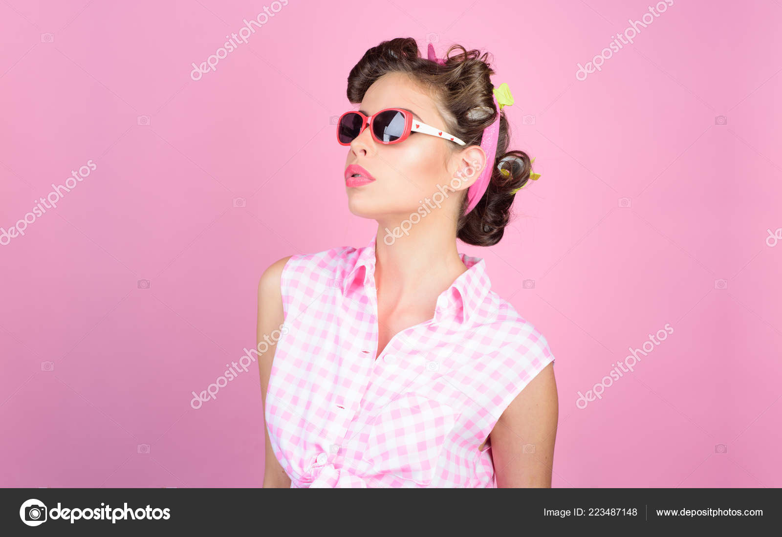 Pin Up Girl Beauty Salon And Hairdresser Vintage Housewife Woman