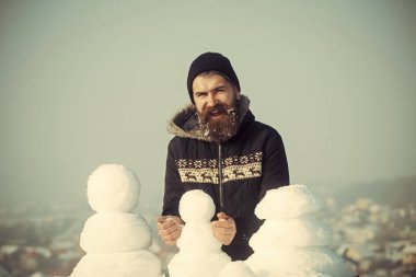 şapkalı uzun sakallı Noel adam kardan adam olun