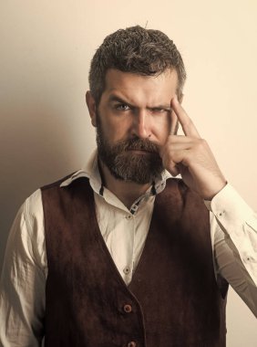 Adam ya da sakallı işadamı.