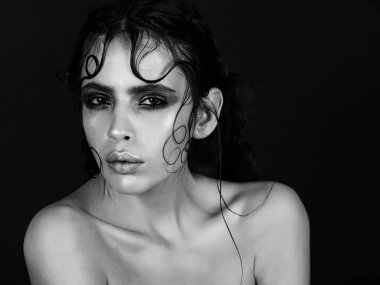 kız makyaj ve şık saç parlayan ile