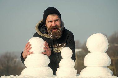 Kardan adam aile beyaz kar yaptı