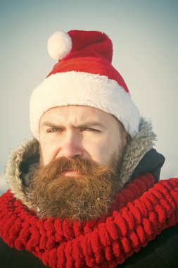 Noel Baba hipster kırmızı şapka ve atkı.