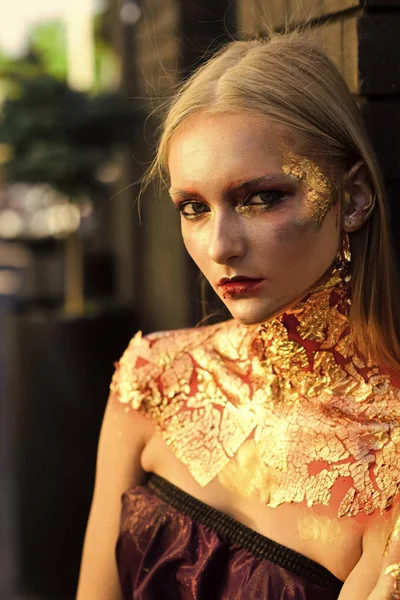 Mujer de belleza con maquillaje perfecto — Foto de Stock