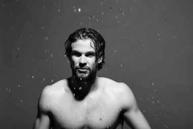 su ile yıkama adam sabah damla