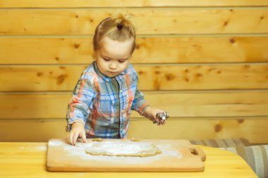 şirin çocuk hamur ve un, yemek tutan metal kalıp