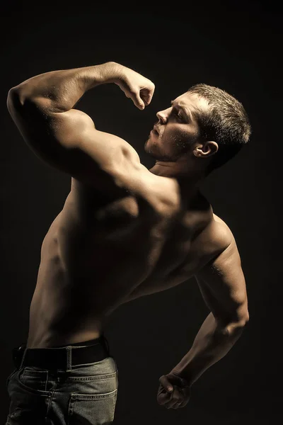 Musclé jeune bodybuilder — Photo