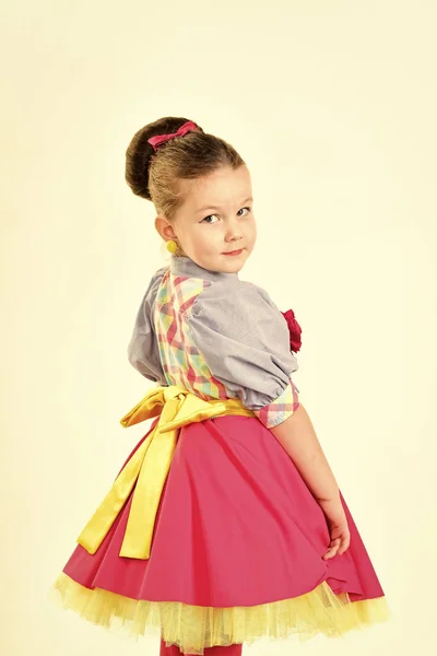 Gyermek lány elegáns glamour elegáns ruha. gyermek lány, szép haj. — Stock Fotó
