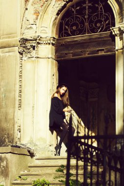 eski Binası yakınındaki moda kadın