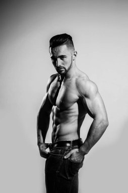 kot pantolon kas vücut adamla