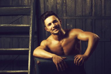 Adam ve takım elbise