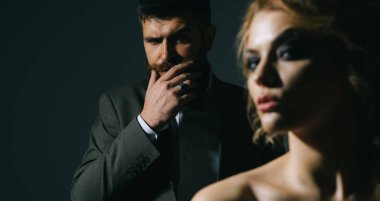 Kız arkadaşım bir randevu alarak. Sakallı adam ve ilk tarihte seksi kadın. Birkaç erkek ve kadın tarihi Sevgililer günü. İki aşık. Sevgililer günün kutlu olsun. Onu çok seviyorum. Aşk dökme