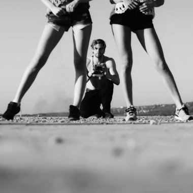 Fotoğraf çekme ve gazetecilik, güzellik ve moda, sevgi ve dostluk