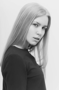 Kız güzel yüzünde hiç makyaj ile