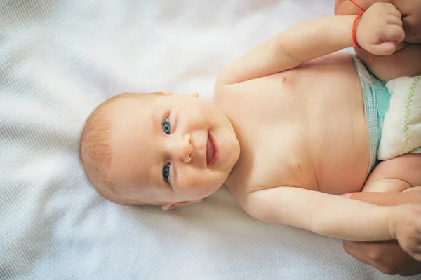 Newborn baby happy smiling. Happy newborn. Adorable baby girl or boy. Physical and mental development of newborn baby. Development and growth through physical and mental activity — Stock Photo, Image