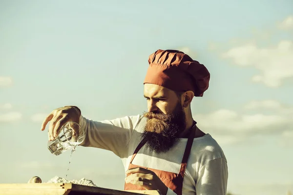 Hombre cocinero chef con vidrio — Foto de Stock