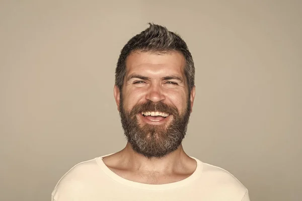 Mann mit langem Bart und Schnurrbart. — Stockfoto