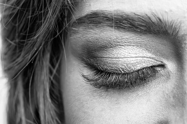 Augen zu und durch mit Make-up — Stockfoto