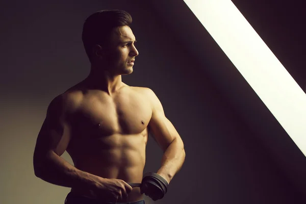 Sexy muscular om cu centura — Fotografie, imagine de stoc