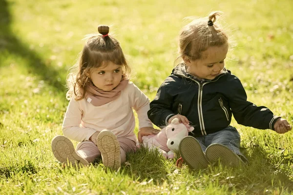 Kinder, Kindheitskonzept — Stockfoto