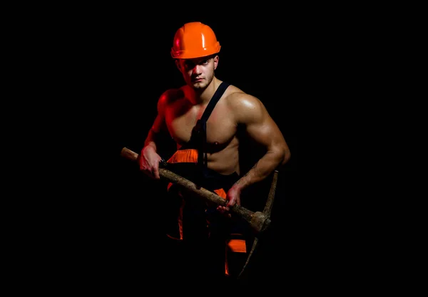 Secteur minier en construction. Travailleur musclé. Travailleur acharné avec le torse musculaire. Travailleur de la construction. Homme mineur avec équipement minier. Aucune entrée, en construction — Photo