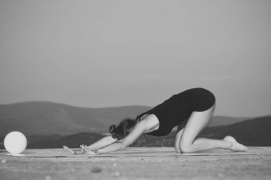 Esneklik akrobasi ve fitness sağlık.