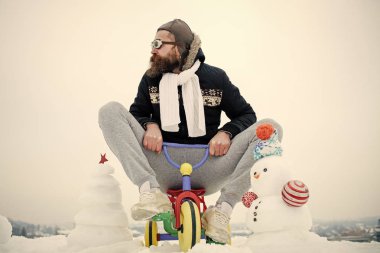 Hipster pilot gözlük ve şapka bisiklet